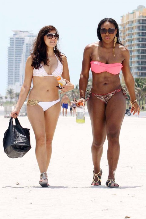 (PHOTOS) Serena Williams hits the beach again! 0418 serena williams bikini 02 480x720 (PHOTOS) Serena Williams hits the beach again!