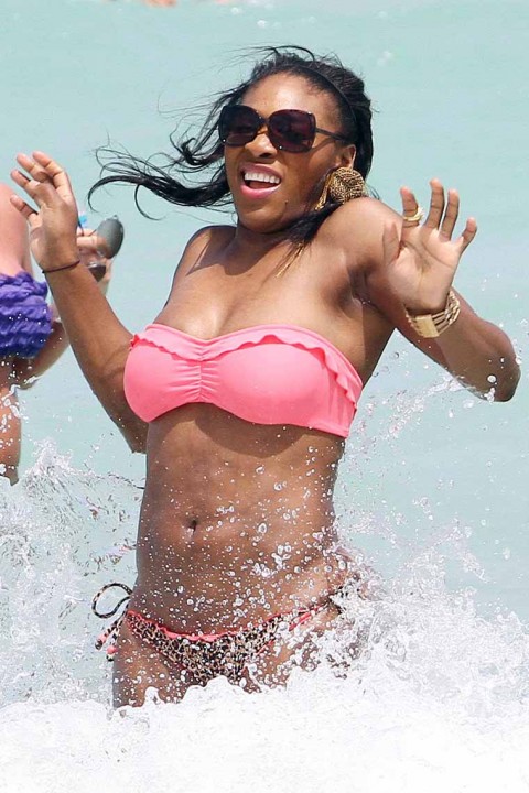 (PHOTOS) Serena Williams hits the beach again! 0418 serena williams bikini 04 480x720 (PHOTOS) Serena Williams hits the beach again!