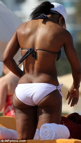 Serena Williams Curvaceous in bikini on Miami beach curvy 1373460 0B7BBB7000000578 904 306x537 273x480 Serena Williams Curvaceous in bikini on Miami beach