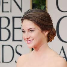 Shailene1 Get Golden Globe Nominee, Shailene Woodleys Red Carpet Look with Bioré Skincare