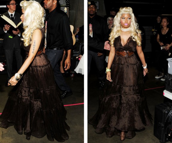 nickiOscar de la Rentagrmmys 576x480 Grammy Style: Kelly Price, Hillary Scott, Nicki Minaj, Kelly Clarkson