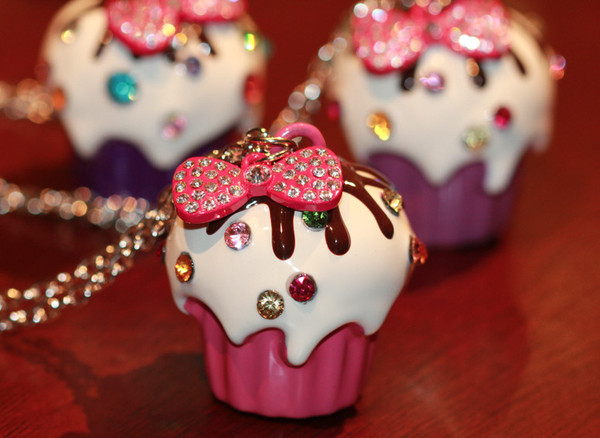 cupcake grande **Giveaway** Adorable Accessories from Elessa Jade aka Pursebuzz