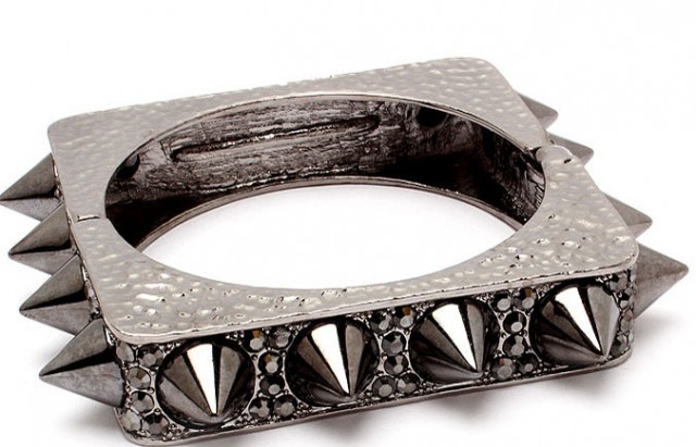 **Giveaway** Adorable Accessories from Elessa Jade aka Pursebuzz gunmetal studs spike bracelet 640x411 **Giveaway** Adorable Accessories from Elessa Jade aka Pursebuzz
