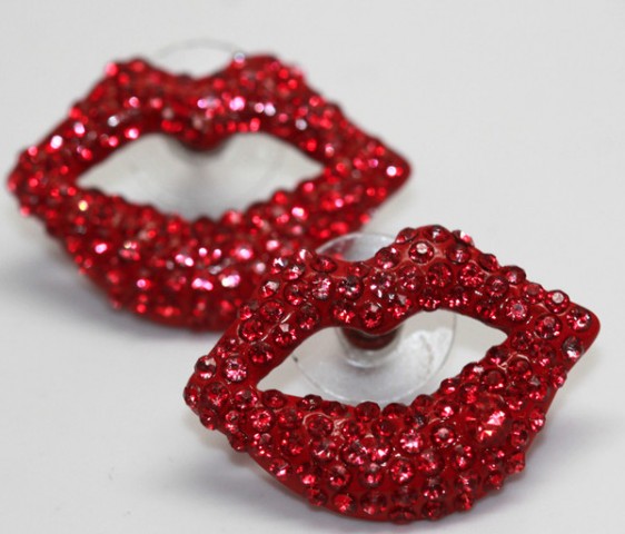 **Giveaway** Adorable Accessories from Elessa Jade aka Pursebuzz xl lip earring crystal grande 562x480 **Giveaway** Adorable Accessories from Elessa Jade aka Pursebuzz