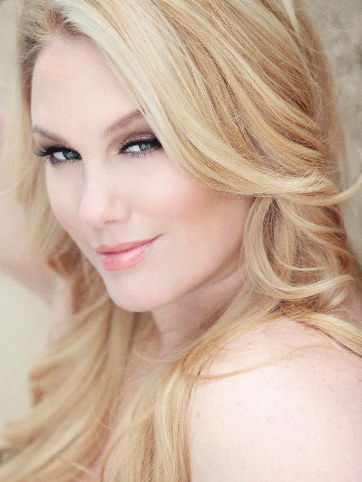 3 Curvy Cutie: Michele Hilton